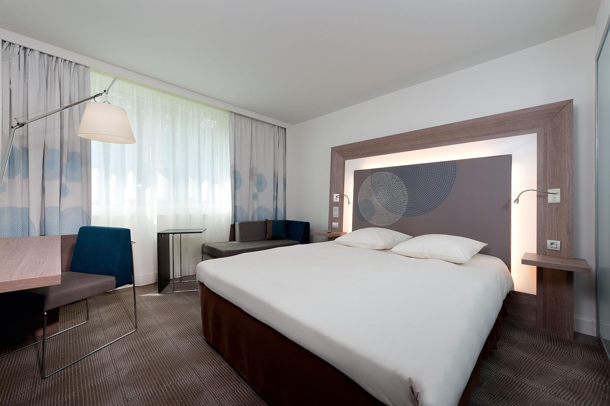 Novotel Fontainebleau Ury Екстер'єр фото