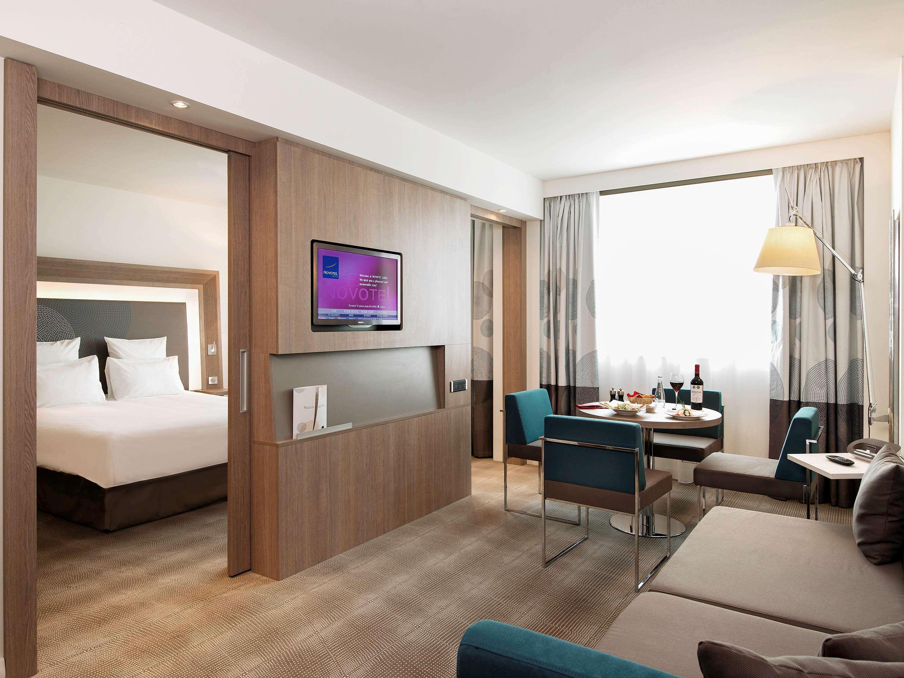 Novotel Fontainebleau Ury Екстер'єр фото