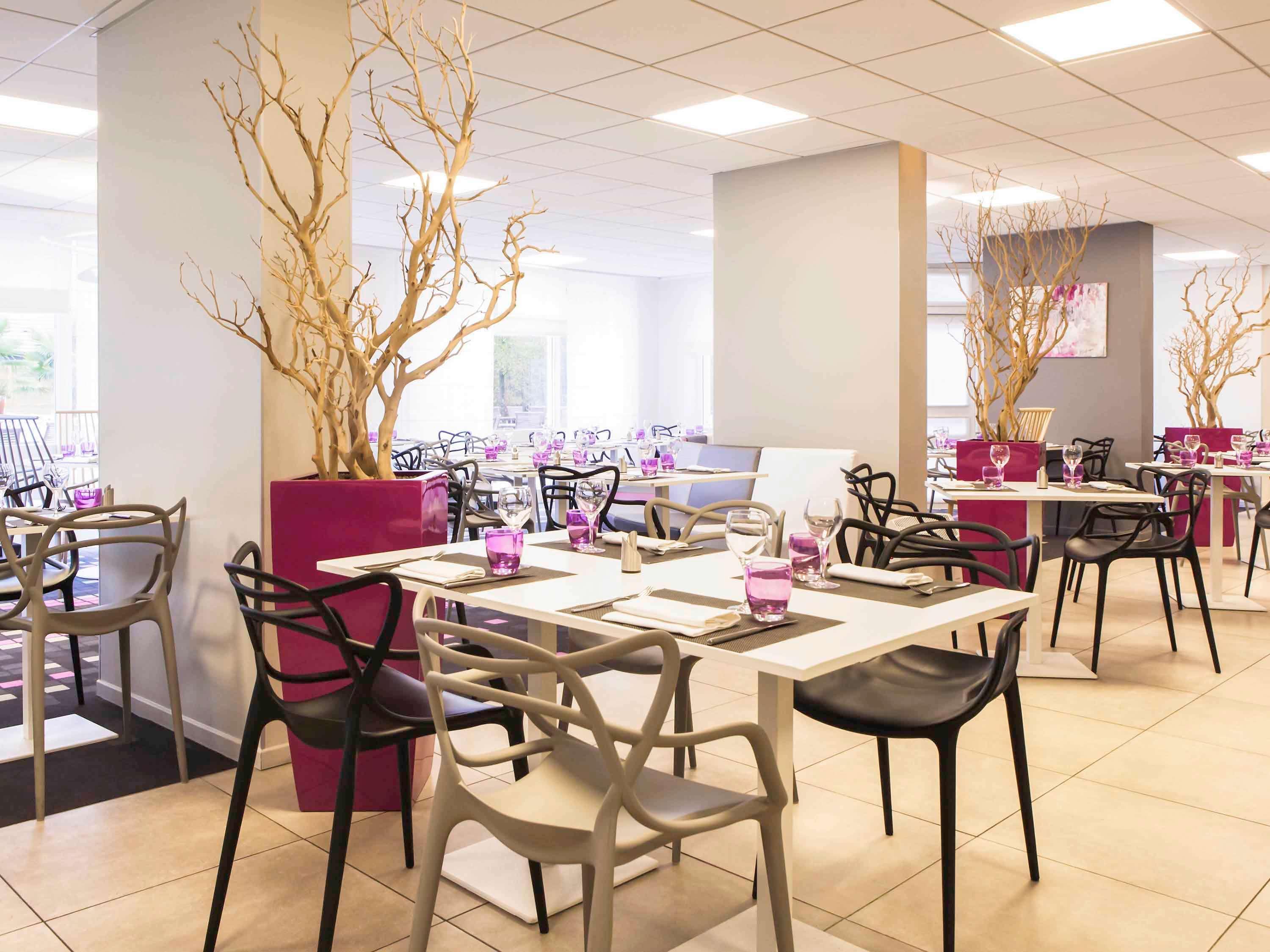 Novotel Fontainebleau Ury Екстер'єр фото